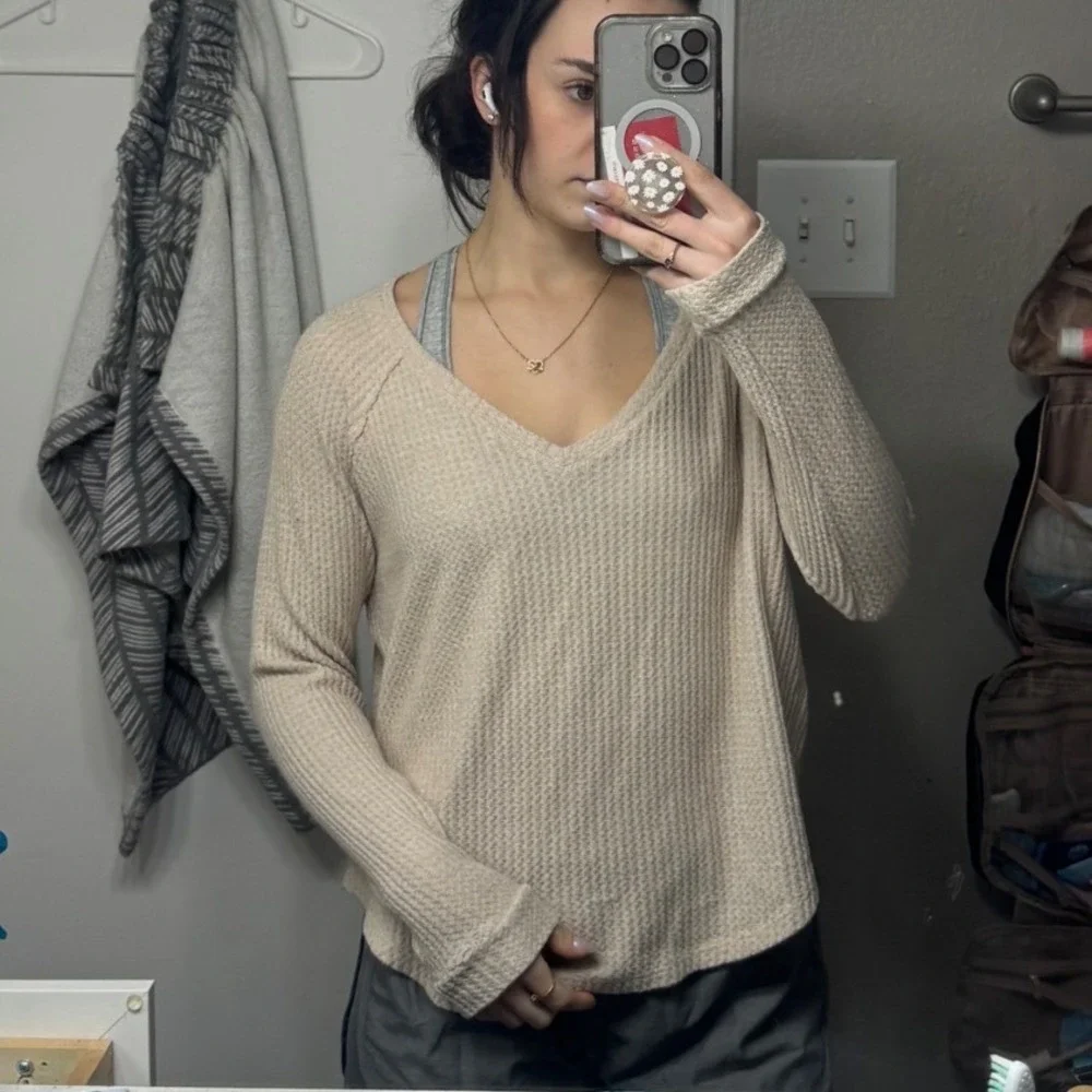 American Eagle Soft & Sexy Plush Waffle Knit V-Neck Top Beige Small - Picture 1 of 7